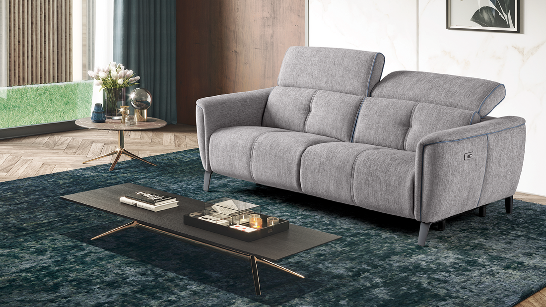 sofa fixo em tecido ou pele